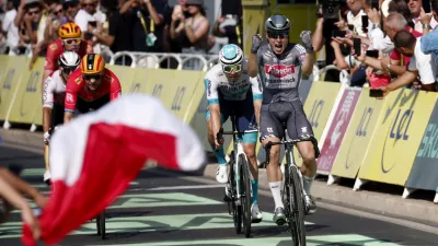 Cycling - Tour de France - Stage 16 - Gruissan to Nimes - Gruissan, France - July 16, 2024 Alpecin - Deceuninck's Jasper Philipsen celebrates winning stage 16 REUTERS/Stephane Mahe