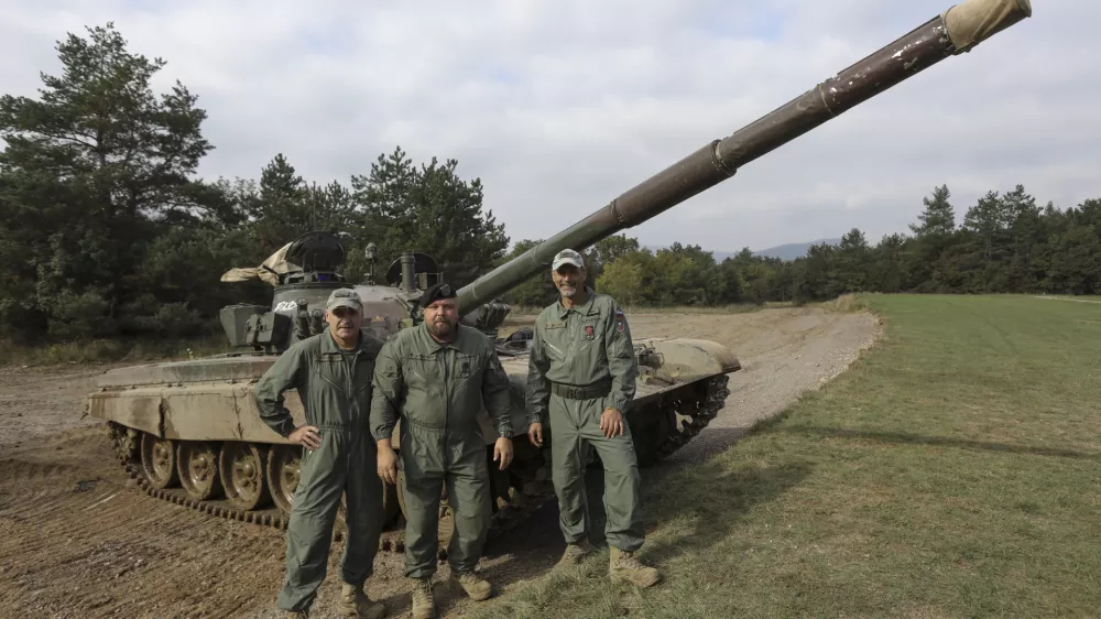 - Tank M-84 - bojno gosenično vozilo - 12.10.2023 - Slovenska vojska (SV) - oklepniki – bojna vozila - oborožitev //FOTO: Luka Cjuha