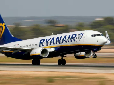 FILE PHOTO: A Ryanair Boeing 737-800 airplane takes off from the airport in Palma de Mallorca, Spain, July 29, 2018. REUTERS/Paul Hanna/File Photo