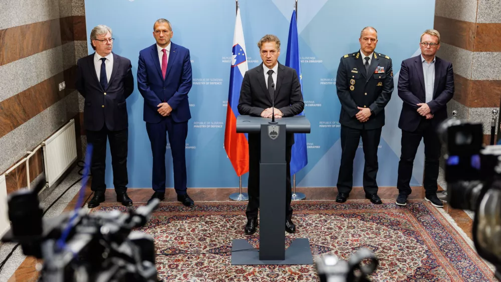 Ljubljana, ministrstvo za obrambo.Izjava za medije in sirsi kolegij z vodjami organizacijskih enot in organov obrambnega ministrstva predsednika vlade Roberta Goloba, ki opravlja tudi funkcijo ministra za obrambo.