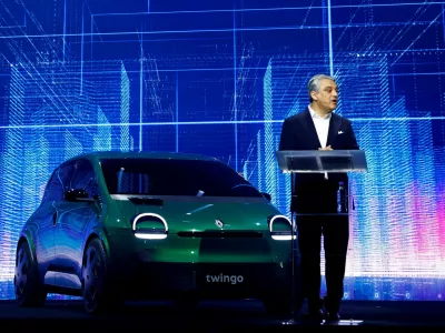 FILE PHOTO: Luca de Meo, Chief Executive Officer of Renault Group, delivers a speech next to a new Renault Twingo electric car during Renault Group capital market day for its new electric vehicle unit Ampere, in Paris, France, November 15, 2023. REUTERS/Gonzalo Fuentes/File Photo