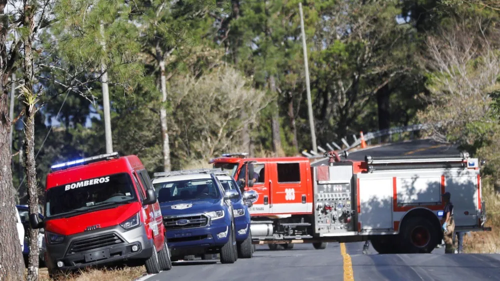 Rescue teams work at the site of the accident of a bus, which was carrying migrants who had traveled through the Darien gap, in Los Planes de Gualaca, Panama February 15, 2023. REUTERS/Stringer NO RESALES. NO ARCHIVES