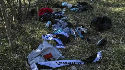 - schengensko območje - odvrena oblačila migrantov - - 26.03.2019 - Jelane - ilegalne migracije beguncev  ilegalni prehodi dravne meje  begunska pot  migranti  begunci FOTO: Jaka GasarOPOMBA  REPORTAA ZA OBJEKTIV 2019