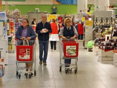 ﻿potrošniki - nakupovanje - Mercator center Šiška - Hipermarket, Cesta Ljubljanske brigade 33, //FOTO: Tomaž Skale