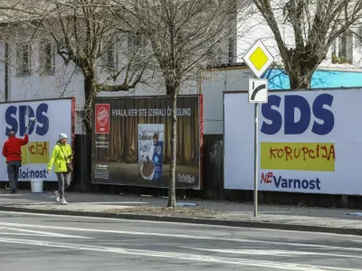  jumbo plakat stranke SDS - 08.02.2022 - Parlamentarne volitve 2022 - Volitve devetega sklica Državnega zbora Republike Slovenije - predvolilni plakati - //FOTO: Luka Cjuha