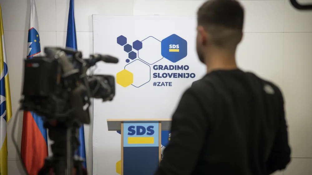 Ljubljana, sedez stranke SDS.<br>Spremljanje rezultatov glasovanja na referendumih stranke SDS.