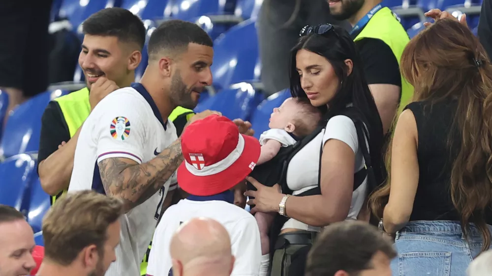 Kyle Walker in žena Annie Kilner z enim izmed njunih štirih otrok. / Foto: Getty Images