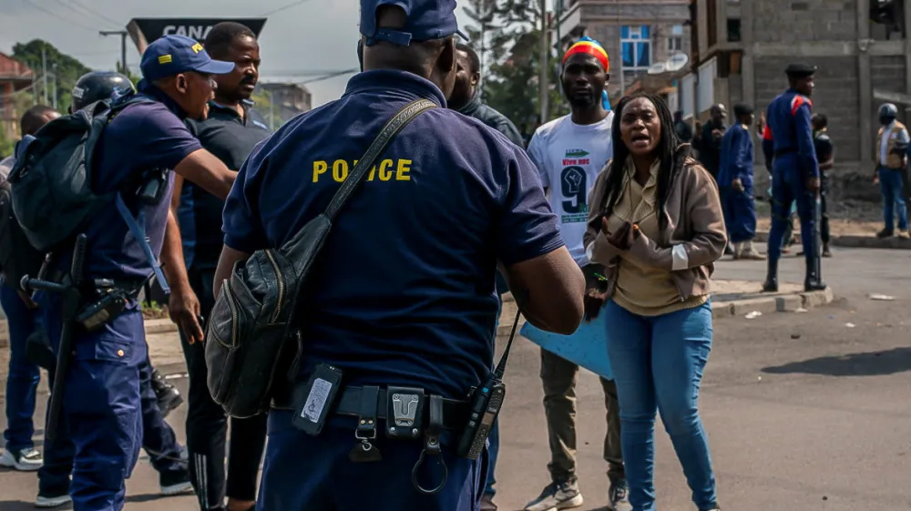 Congolese police talk to demonstrators calling on authorities to enforce an agreed withdrawal of M23 rebels from occupied territory in the region, within Goma in the North Kivu province of the Democratic Republic of Congo January 18, 2023. REUTERS/Djaffar Sabiti