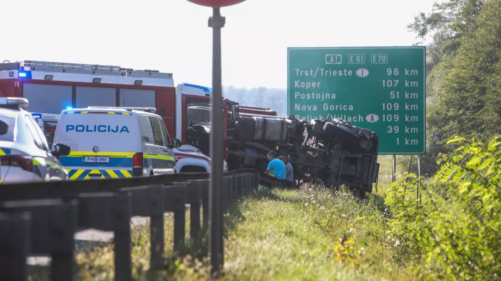 - 11.09.2023 – Južna ljubljanska obvoznica – huda prometna nesreča - udeleženi trije avtomobili in dva tovornjaka. V trčenju sta dve vozili zagoreli, na kraju nesreče pa so umrli trije ljudje. //FOTO: Bojan Velikonja