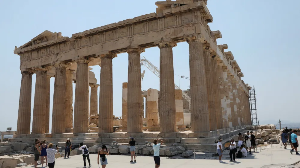 People visit the ancient Parthenon Temple atop the Acropolis hill archaeological site during a heatwave in Athens, Greece, July 25, 2022. REUTERS/Louiza Vradi