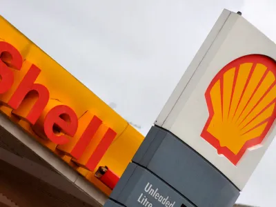 FILE PHOTO: FILE PHOTO: The Royal Dutch Shell logo is seen at a Shell petrol station in London, Britain, January 31, 2008. REUTERS/Toby Melville/File Photo/File Photo