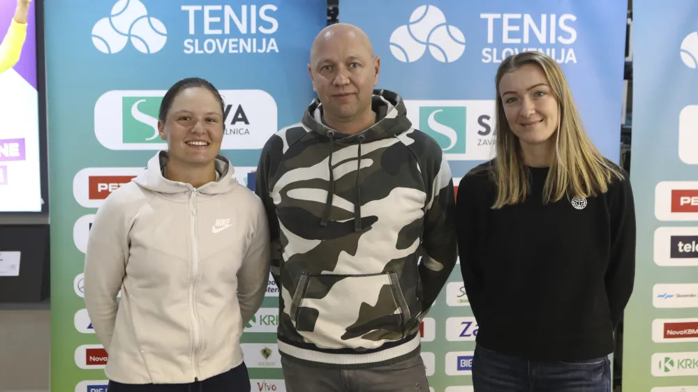 Pia Lovrič, Andrej Kraševec, selektor ženske teniške reprezentance in Nika Potočnik<br><br> 14.03.2023 – Teniška zveza Slovenije – Tenis Slovenija - novinarska konferenca pred dvobojem ženskega teniškega pokala Billie Jean King med Slovenijo in Romunijo; ženska teniška reprezentanca<br><br> <br><br>//FOTO: Luka Cjuha