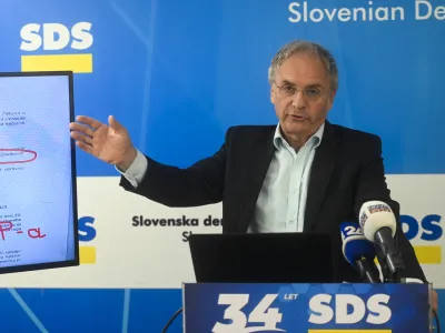 Aleš Hojs, predsednik mestnega odbora SDS Ljubljana in podpredsednik stranke SDS - 15.03.2023 – Sedež stranke SDS na Trstenjakovi ulici 8 v Ljubljani - novinarska konferenca predsednika mestnega odbora SDS Ljubljane in podpredsednika stranke SDS Aleša Hojsa z naslovom:"Kanal C0 in Jankovićeve laži." //FOTO: Nik Erik Neubauer