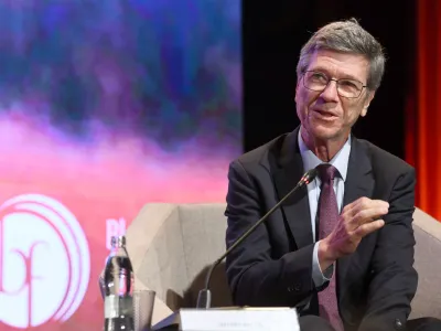 ﻿Bled, Festivalna dvorana Bled.<br>Strateski forum Bled 2019.<br>Panel z naslovom Pogovorimo se o trajnosti.<br>Direktor Centra za trajnostni razvoj iz ZDA Jeffrey Sachs.