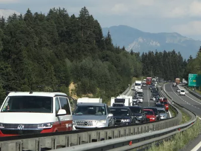 - 05.08.2022 – Reševalni pas na avtocesti, ki intervencijskim službam omogoča hitrejši dostop do kraja prometne nesreče oziroma drugega izrednega dogodka, //FOTO: Luka Cjuha