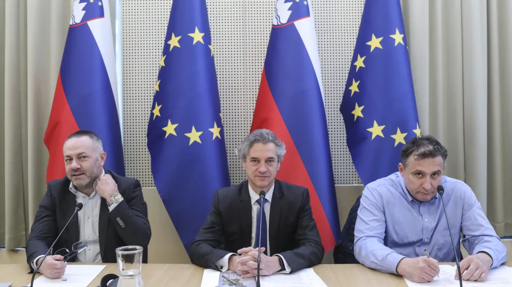 minister za zdravje Danijel Bešič Loredan, predsednik vlade dr. Robert Golob, vodja strateškega sveta za zdravstvo Dr. Erik Brecelj- 27.01.2023 - Strateški svet za zdravstvo – ustanovna seja na kateri so med drugim seznanili z analizo stanja v zdravstvu, na podlagi katere bo pripravil predlog zdravstvene reforme //FOTO: Jaka Gasar