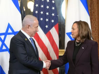 HANDOUT - 25 July 2024, US, Washington: Prime Minister of Israel Benjamin Netanyahu (L) meets with US Vice President Kamala Harris at the White House. Photo: Amos Ben-Gershom/GPO/dpa - ATTENTION: editorial use only and only if the credit mentioned above is referenced in full