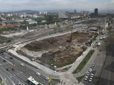 Občina ne potrebuje okoljevarstvenega soglasja za rekonstrukcijo cestnega obroča okoli glavne železniške postaje.

 

 