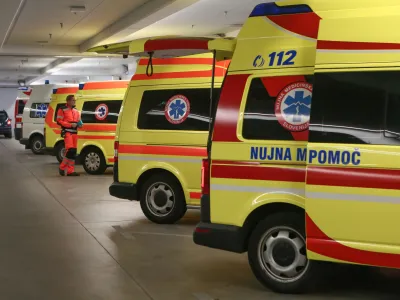 Tragični primer je znova odprl debato o tem, kako nelogično je po državi urejena nujna medicinska pomoč. Foto: Luka Cjuha.