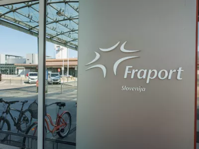 Zgornji Brnik, Fraport Slovenija.Logotip upravljavca ljubljanskega letalisca Fraport Slovenija.