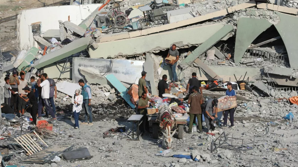 Palestinians inspect a destroyed mosque, following an Israeli strike, amid Israel-Hamas conflict, in Deir Al-Balah, in the central Gaza Strip, July 27, 2024. REUTERS/Ramadan Abed