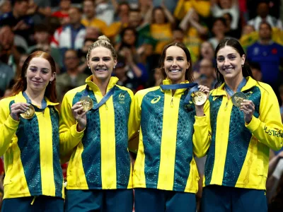 Paris 2024 Olympics - Swimming - Women's 4x100m Free Relay Victory Ceremony - Paris La Defense Arena, Nanterre, France - July 27, 2024. Gold medallists Mollie O'Callaghan of Australia, Emma McKeon of Australia, Meg Harris of Australia, Shayna Jack of Australia celebrate on the podium after winning the race. REUTERS/Clodagh Kilcoyne REFILE - CORRECTING EVENT TEMPLATE