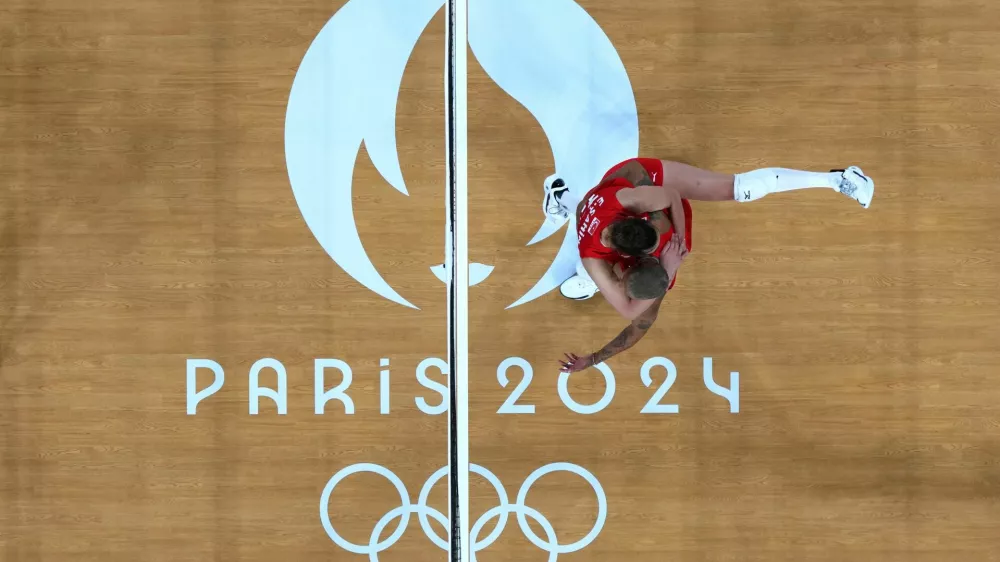 Paris 2024 Olympics - Volleyball - Women's Preliminary Round - Pool C - Turkey vs Netherlands - South Paris Arena 1, Paris, France - July 29, 2024. Melissa Teresa Vargas of Turkey and Elif Sahin of Turkey celebrate after winning the match against Netherlands. REUTERS/Siphiwe Sibeko