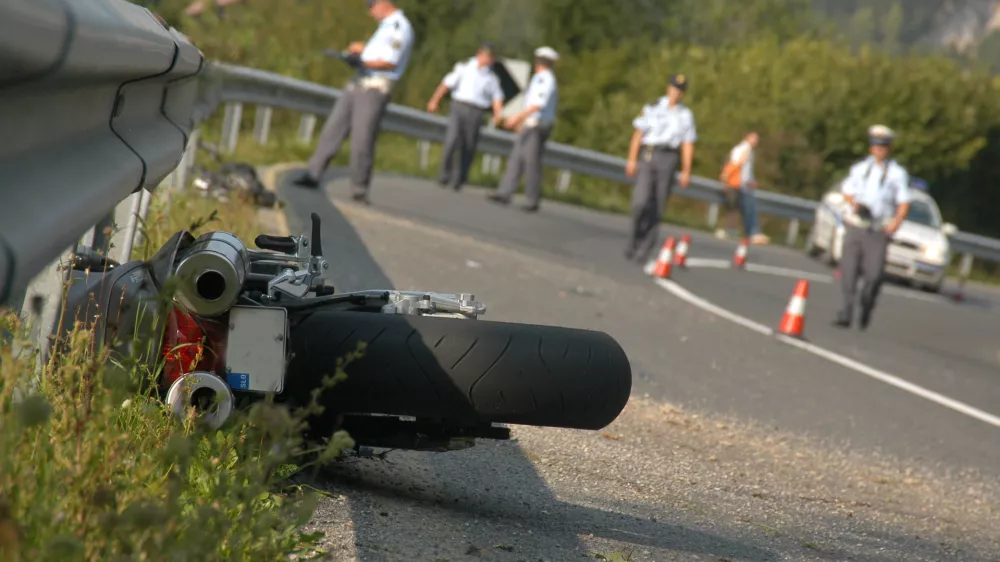 Letos je na slovenskih cestah umrlo že devet motoristov in mopedistov.              