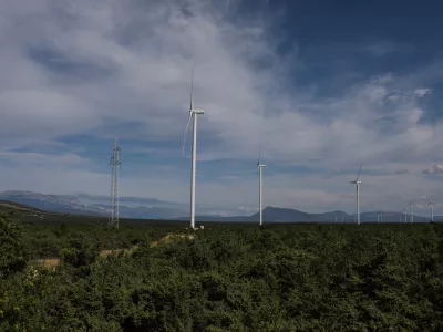 - Vetrna elektrarna, obnovljivi viri energije. - 24.07.2024. - Vetrna elektrarna Pađene v bližini Knina na Hrvaškem je največja vetrna elektrarna na Hrvaškem.//FOTO: Bojan VelikonjaOPOMBA: ZA OBJAVO V OBJEKTIVU!!!!