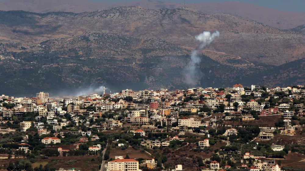 30 July 2024, Lebanon, Qliyaa: Smoke from Israeli shelling rises above the southern Lebanese village of Khiam, as tensions between pro-Iranian Hezbollah terrorists and Israeli forces escalate. Photo: STR/dpa