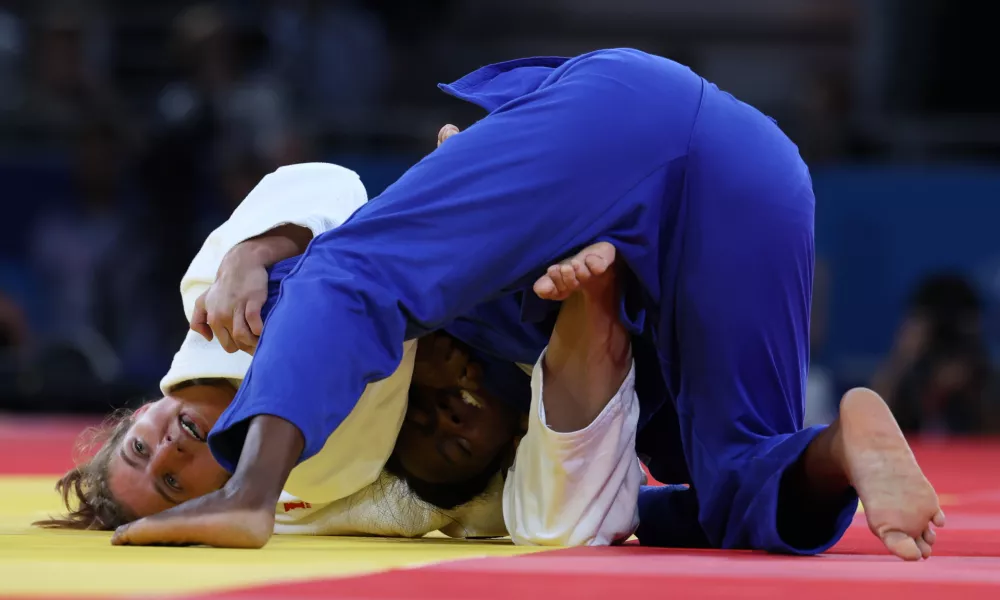 30 July 2024, France, Paris: Slovenia's Andreja Leski and France's Clarisse Agbegnenou (Blue) in action during the judo women's -63kg semi-final bout of the Paris 2024 Olympic Games at the Champ-de-Mars Arena. Photo: Mickael Chavet/ZUMA Press Wire/dpa