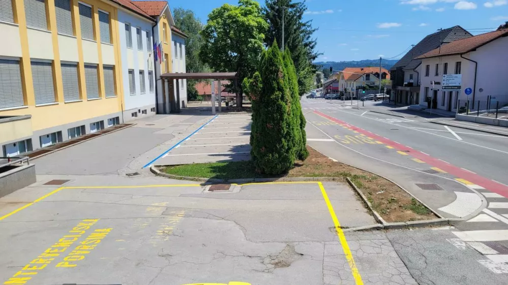 Parking modra črta