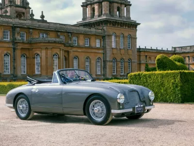 Za DB2, pod katerega obliko se je podpisal Frank Feeley, so mnogi dejali, da je najlepši avo svojega časa. Naprodaj je bil kot dvosedežni kupe in kabriolet (poimenovali so ga drophead coupe). Foto: Alamy