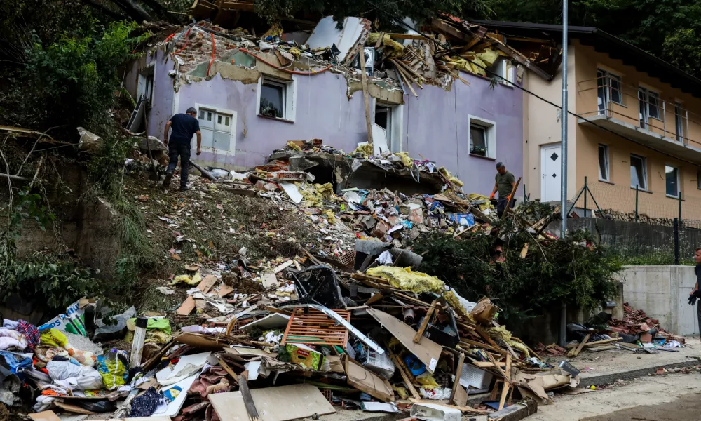 Od porušene hiše na naslovu Stahovica 13 so ostale le ruševine. Foto: Bojan Velikonja