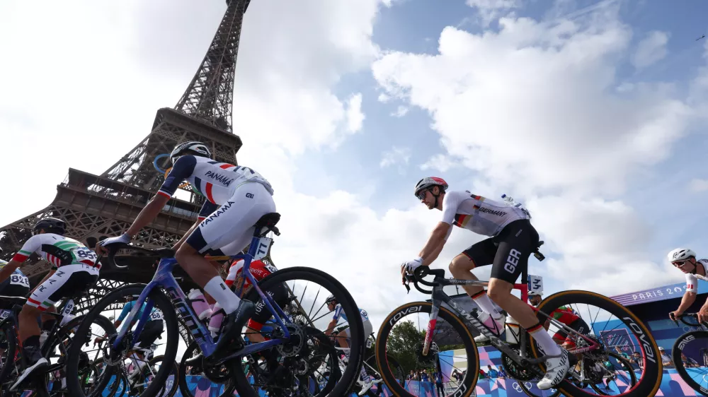 03 August 2024, France, Paris: Germany's Maximilian Schachmann competes in the men's cycling road race next to the Eiffel Tower during the Paris 2024 Olympic Games. Photo: Jan Woitas/dpa