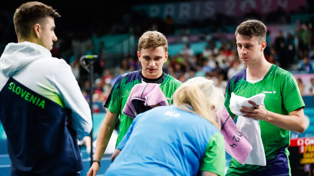 Francija, Pariz.Poletne olimpijske igre 2024 v Parizu.Namizni tenis, ekipno, tekma osmine finala med Slovenijo in Francijo.Slovenski namiznoteniski igralci, Darko Jorgic, Peter Hribar in Deni Kozul.