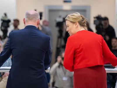 03 April 2023, Berlin: Franziska Giffey (R), Governing Mayor of Berlin, and Kai Wegner, Chairman of the Christian Democratic Union of Germany (CDU) Berlin, attend a press event to present the negotiated coalition agreement. Photo: Monika Skolimowska/dpa