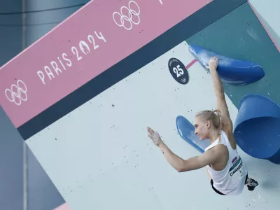 Janja Garnbret je začela s pariškim osvajanjem vrhov. Foto: Reuters