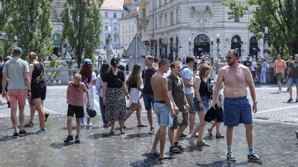 - 10.07.2024 - Ljubljana - vročina, vročinski val, pripeka, hlajenje, turisti //FOTO: Jaka Gasar