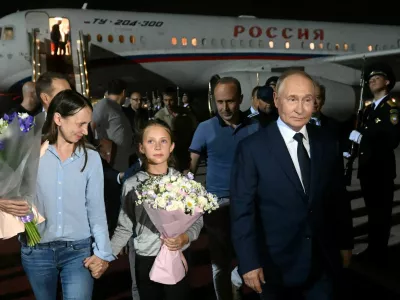 FILE PHOTO: Russian President Vladimir Putin welcomes Russian nationals, including Artyom Dultsev, Anna Dultseva and their children, following a prisoner exchange between Russia with Western countries, during a ceremony at Vnukovo International Airport in Moscow, Russia August 1, 2024. Sputnik/Mikhail Voskresensky/Pool via REUTERS ATTENTION EDITORS - THIS IMAGE WAS PROVIDED BY A THIRD PARTY./File Photo