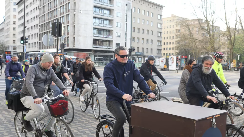 - 21.04.2023 –– Ljubljanska kolesarska mreža – dogodek Ljubljanska kritična masa - skupinsko kolesarjenje – obeležili 30 let od prve kolesarske kritične mase na svetu //FOTO: Bojan Velikonja