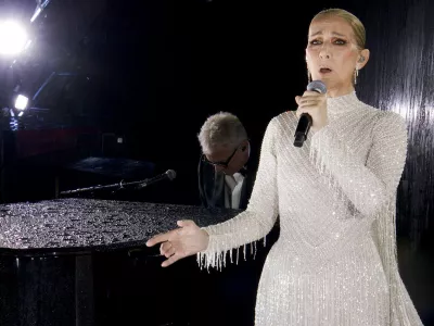 Celine Dion na otvoritvi olimpijskih iger v Parizu 2024 / Foto: Ap