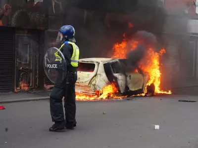 04 August 2024, United Kingdom, Middlesbrough: A car burns on Parliament Road in Middlesbrough during an anti-immigration demonstration. After the knife attack on children in Southport on 29 July 2024, numerous nationalist and anti-Islamic protests inflame the mood in the UK. Photo: Owen Humphreys/PA Wire/dpa