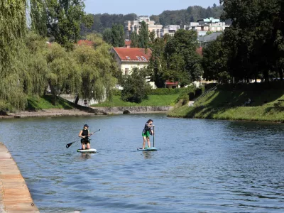 Aktivnosti, pri katerih lahko pride do zaužitja vode iz Ljubljanice, na MOL odsvetujejo. Foto: Tomaž Skale