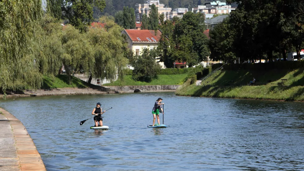 Aktivnosti, pri katerih lahko pride do zaužitja vode iz Ljubljanice, na MOL odsvetujejo. Foto: Tomaž Skale