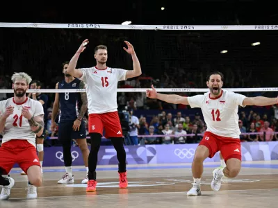 Paris 2024 Olympics - Volleyball - Men's Semifinals - Poland vs United States - South Paris Arena 1, Paris, France - August 07, 2024. Tomasz Fornal of Poland, Jakub Kochanowski of Poland and Grzegorz Lomacz of Poland celebrate after the match. REUTERS/Annegret Hilse