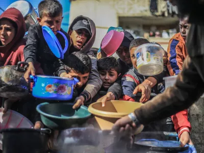 FILED - 31 December 2023, Palestinian Territories, Rafah: Palestinian children receive food prepared in a charity kitchen. Photo: Mohammed Talatene/dpa