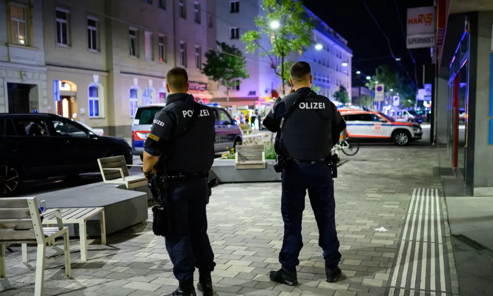 06 August 2024, Austria, Vienna: Police officers are seen during a large-scale operation in Ottakring. Photo: Max Slovencik/APA/dpa