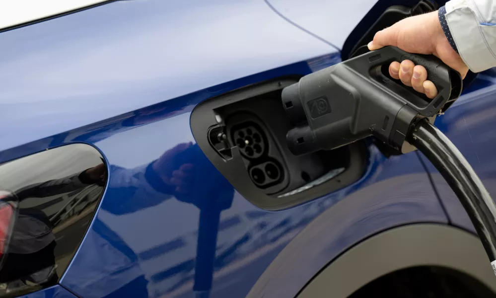 FILED - 14 July 2022, Saxony, Zwickau: A person connects an all-electric ID.4 to a charging station at a Volkswagen plant. Photo: Hendrik Schmidt/dpa