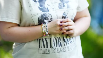 07 August 2024, Austria, Vienna: A fan of the US singer Taylor Swift with a t-shirt reading the "Taylor Swift The Eras Tour" is seen at the Vienna Prater. Photo: Eva Manhart/APA/dpa